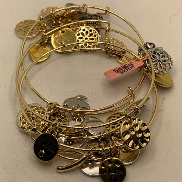 SET OF 3 BANGLES WITH INSPIRATIONAL CHARMS - Picture 6 of 8